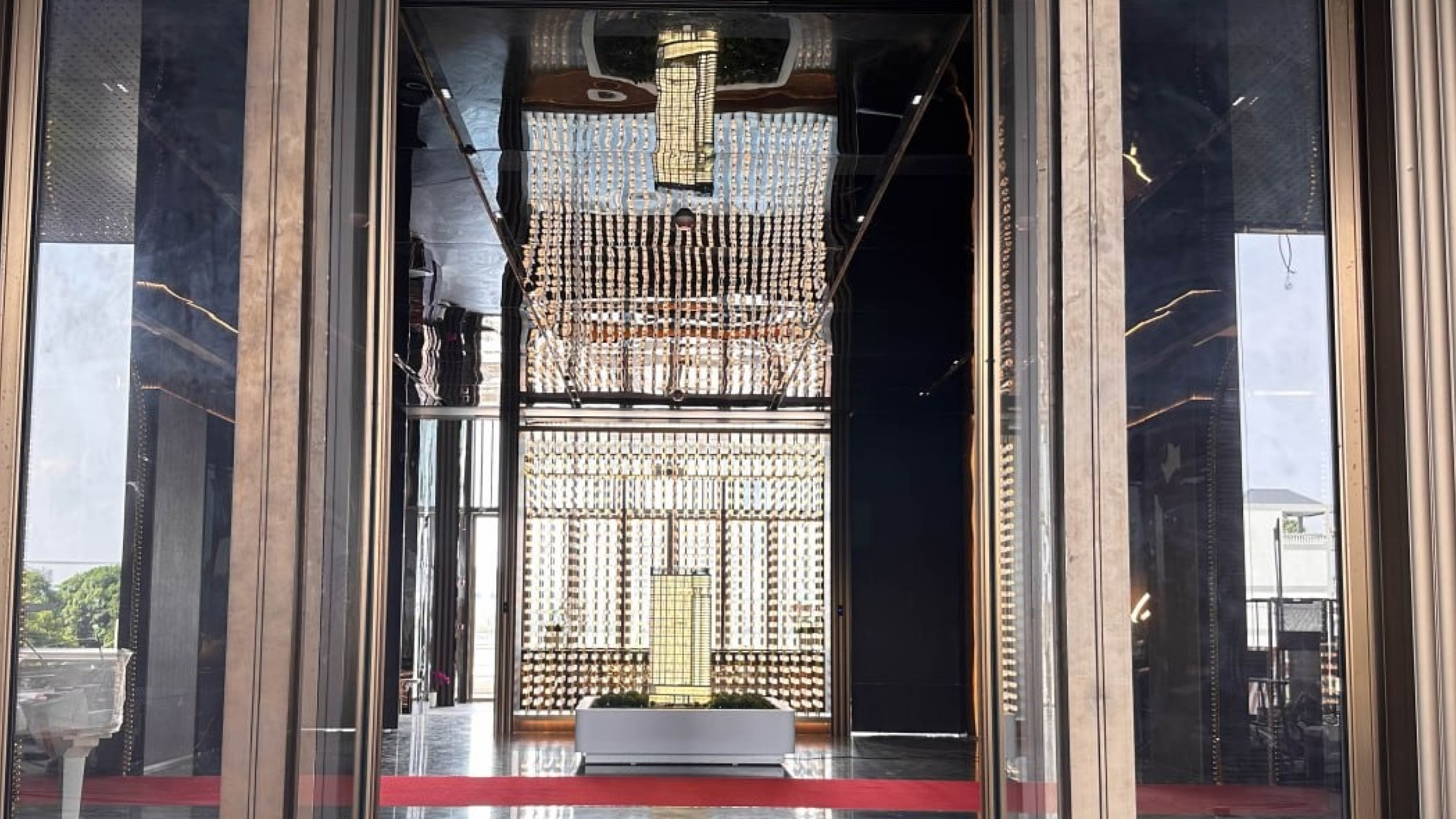 ビュー・アストン - スライダー14